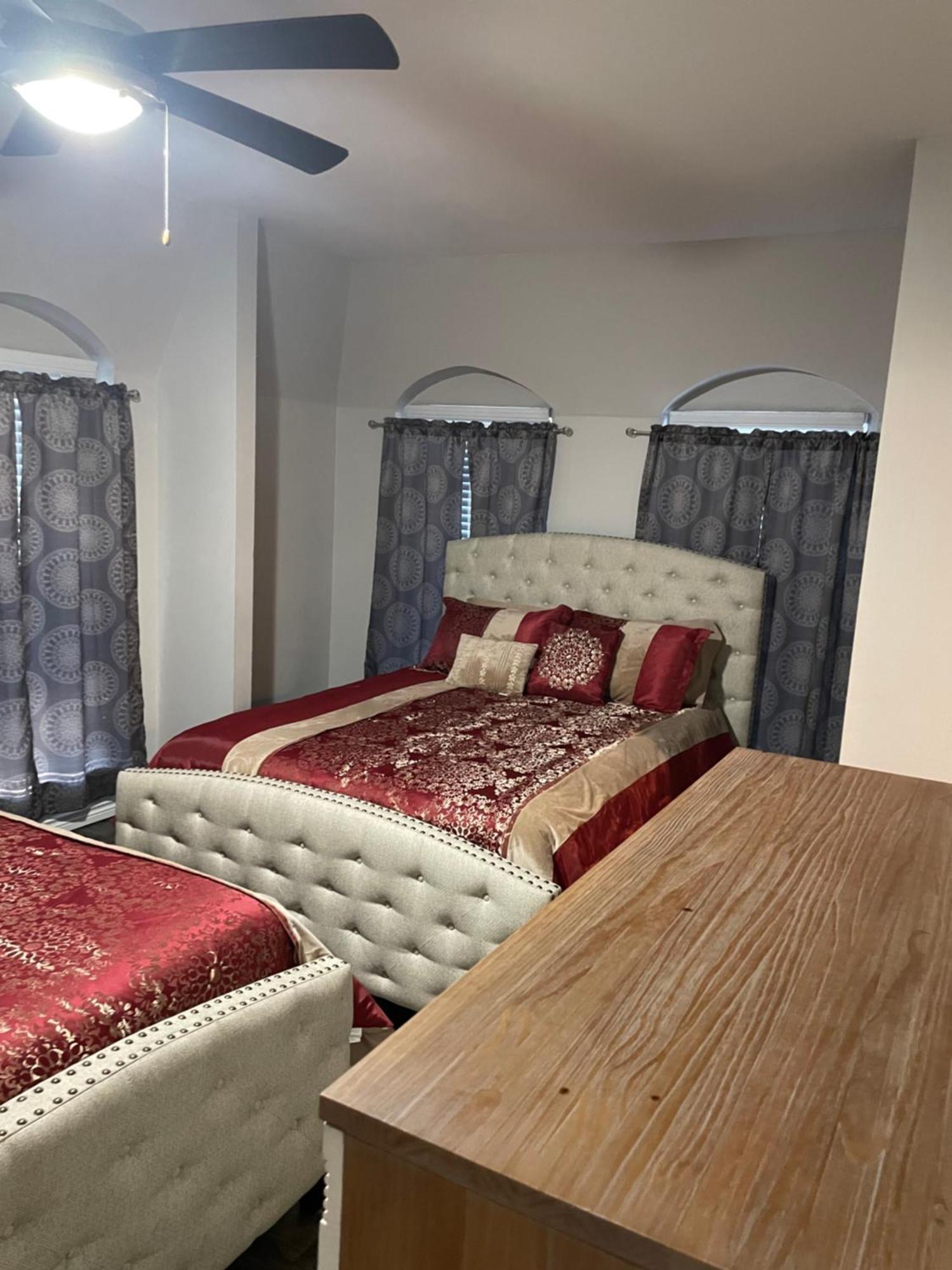 Huge One Bedroom With 2 Queen Size Beds Houston Exterior photo